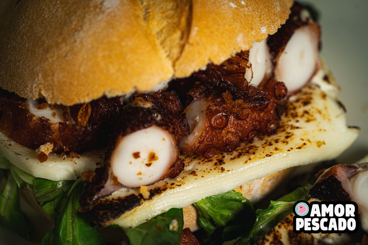 Bocadillo de pulpo frito